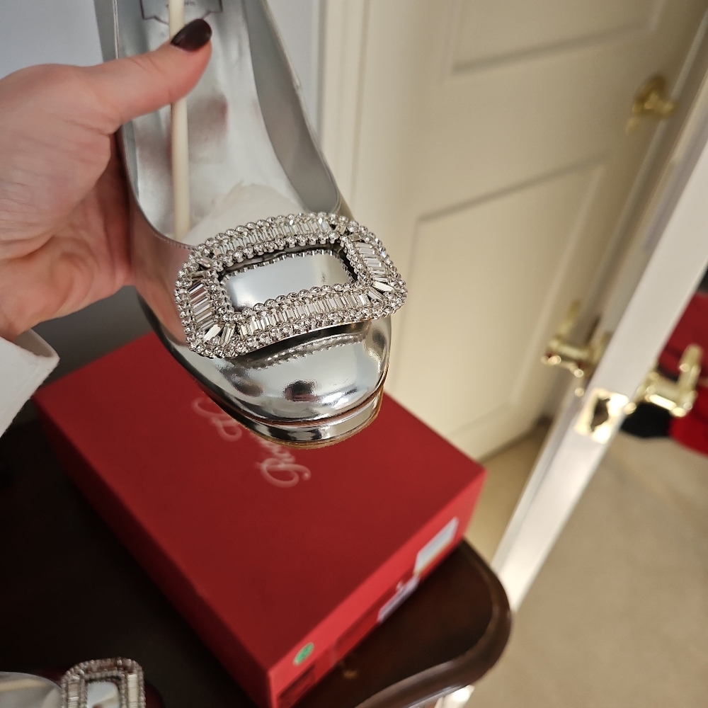 Roger Viver, size 11, silver